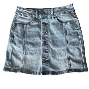 American Eagle Super Stretch Button Front Denim Mini Skirt Size 0 Light Wash